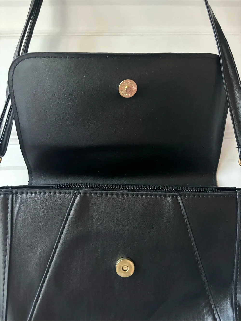 Classic Black Crossbody Shoulder Bag - Sleek Everyday Carry